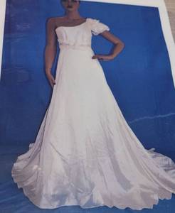 lot 327 image: WEDDING DRESS IN DESIGN AND COLOR AS SHOWN. SIZE 6.