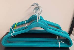 lot 390 image: LOT OF VELVET HANGERS IN COLOR AS SHOWN.