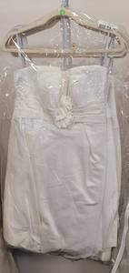 lot 387 image: LOT OF 6 VARIETY OF DRESSES AS SHOWN.