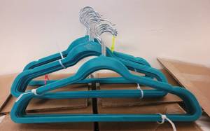 lot 509 image: LOT OF VELVET HANGERS IN COLORS AS SHOWN.