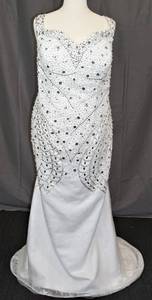 lot 323 image: WEDDING DRESS IN DESIGN AND COLOR AS SHOWN. SIZE 26.