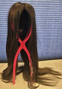 lot 529 image: WIG IN STYLE AND COLOR AS SHOWN WITH COLLAPSIBLE WIG HOLDER.