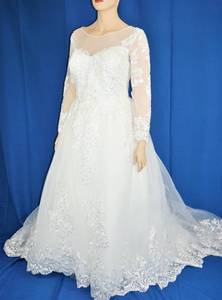 lot 48 image: WEDDING DRESS IN DESIGN AND COLOR AS SHOWN.