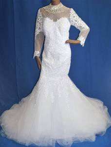 lot 70 image: WEDDING DRESS IN STYLE, DESIGN AS SHOWN.
