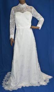 lot 74 image: WEDDING DRESS IN DESIGN AND COLOR AS SHOWN.