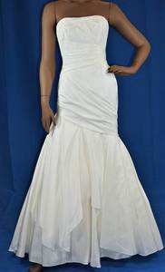 lot 84 image: WEDDING DRESS IN DESIGN AND COLOR AS SHOWN.