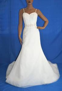 lot 363 image: WEDDING DRESS IN DESIGN AND COLOR AS SHOWN.