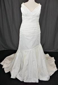 lot 373 image: LOT OF 7 WEDDING DRESS IN DESIGN AND COLOR AS SHOWN. (SOLD 7 X THE MONEY)
