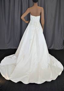 lot 454 image: WEDDING DRESS IN DESIGN AND COLOR AS SHOWN.