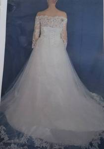 lot 19 image: NEW WEDDING DRESS IN STYLE, DESIGN, AND COLOR SHOWN. SIZE 26.