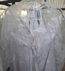 lot 24 image: WEDDING DRESS IN DESIGN AND COLOR AS SHOWN.