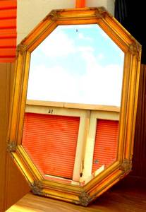 lot 2 image: LOVELY GOLD FINISH OCTOGON SHAPED MIRROR. APPROX 28 X 42