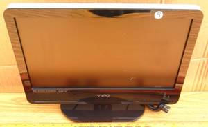 lot 5 image: VIZIO 32 INCH TV WITH HDMI AND STAND