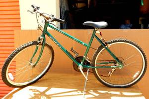 lot 13 image: Huffy 26 in. Ladies Superia 15-Speed Mountain Bike