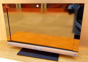 lot 14 image: Sony KDL-32EX500 32 BRAVIA 1080p LCD HDTV