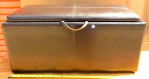 lot 23 image: NICE LEATHER STORAGE OTTOMAN WITH REMOVEABLE TOP - 30 WIDE