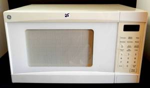 lot 25 image: GE JES737WM01 Countertop Microwave wCarousel - WORKS