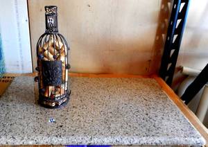 lot 28 image: NICE LARGE SOLID GRANITE CUTTING BOARD  CHEESEBOARD AND CORK DISPLAY