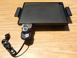 lot 32 image: Presto Liddle Griddle Mini-Griddle
