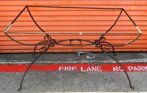 lot 37 image: Vintage Rod Iron Outdoor Table