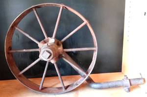 lot 50 image: LARGE, VERY COOL, VINTAGE CAST IRON WAGON WHEEL COMPLETE WITH HUB AND GUIDE BAR $$