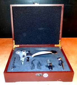 lot 55 image: HIGH END WINE OPENER WITH ACCESSORIES AND EXTRA CORKSCREW IN BOX