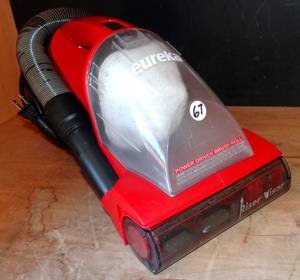 lot 67 image: PORTABLE EASY-CLEAN EUREKA VACUUM WITH POWER BUSHES AND ESY REACH HOSE - WORKS GREAT 