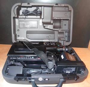 lot 75 image: $$$ VINTAGE Realistic Movie Corder Model 125 in Case