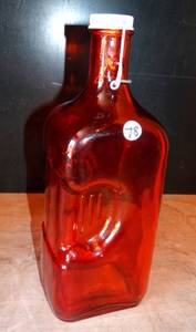 lot 78 image: LARGE VINTAGE RED MILK STYLE GLASS BOTTLE WITH FLIP LOCKING STOPPER