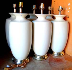 lot 94 image: NICE SET OF 6 WHITE TABLE LAMBS WITH NEW BELL SHADES - IN BOX