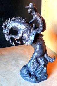 lot 96 image: BEAUTIFUL Resin Cowboy Riding Wild Bucking Bronco Horse Display Statue - BRONSE COLOR FINISH