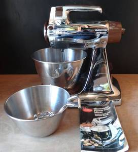 lot 102 image: VINTAGE Sunbeam Mixmaster Stand Mixer w2 Bowls & Manual - TESTEDWORKS $$$