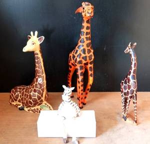 lot 105 image: CUTE ASSORTMENT OF GIRAFFE STATUES AND ZEBRA SITTING PET