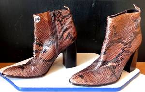 lot 106 image: $$$ WOMANS SNAKESKIN ANKLE BOOTS - MADE IN ITALY - SIZE 7 12