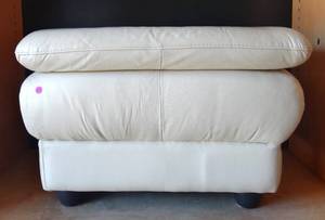 lot 115 image: COMFORTABLE WHITE LEATHER OTTOMAN - LIKE NEW