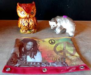 lot 118 image: MISCELLANEOUS LOT AS SHOWN WITH BOB MARLEY POUCH