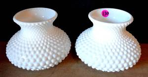lot 130 image: BEAUTIFUL SET OF VINTAGE HOBNAIL MILK GLASS SCONCES