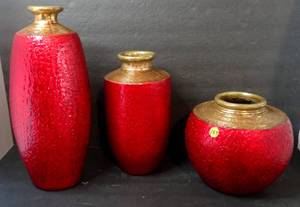 lot 154 image: NICE TRIO OF RED TABLE VASES WITH GOLD TRIM