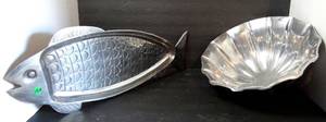 lot 158 image: CUTE METAL FISH AND BOWL SERVING TRAYS
