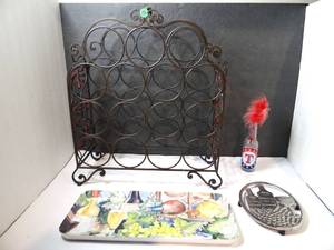 lot 182 image: MISCELLANEOUS LOT INCLUDING BEAUTIFULL METAL WINE RACK AND WINE THEMED HOT PLATE HOLDER AND SERVING TRAY