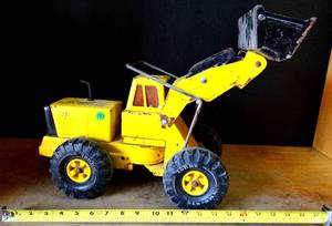 lot 197 image: Vintage Tonka Yellow Pressed Steel Front End Loader XMB-975 Yellow Black $$