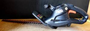 lot 199 image: Black & Decker 3 Amp 17 in. 431mm Dual Action Electric Hedge Trimmer