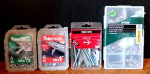 lot 213 image: SELF TAPPING SCREWS, LATHE SCREWS, TOGGLE BOLTS, ETC  $$