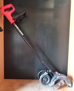 lot 221 image: BLACK & DECKER PROFESSIONAL EDGER (Matches Pole Chainsaw)