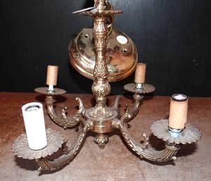 lot 230 image: NICE VINTAGE SOLID BRASS 4 BULB HANGING CHANDALIER