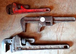 lot 276 image: LOT OF 3 VINTAGE ADJUSTABLE PIPE WRENCHES - ALL STILL WORK