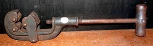 lot 277 image: BIG $ ITEM - VINATGE SAUNDERS AMERICAN TOOL COMPANY COPPER PIPE CUTTER
