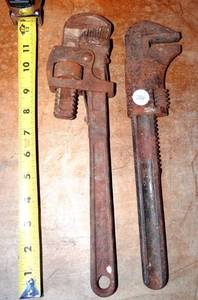 lot 284 image: ANTIQUE PIPE WRENCH AND MONKEY WRENCH