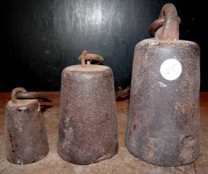 lot 285 image: BIG $ ITEMS - SET OF 3 SIZED HEAVY VINTAGE SCALE WEIGHT SET - RARE TO FIND $$$