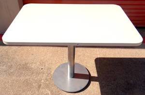 lot 83 image: RESTAURANT STYLE TABLE (28 X 42) WITH METAL BASE